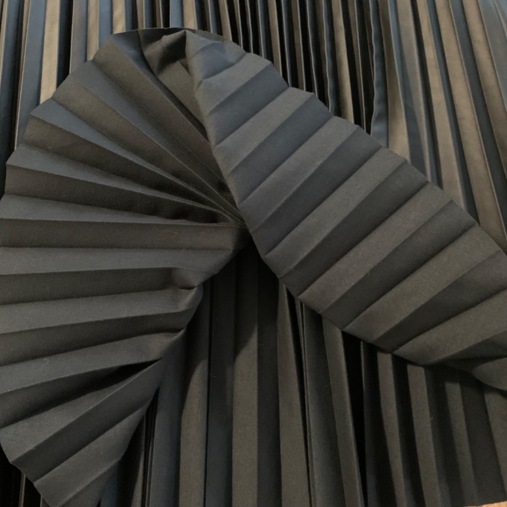 Rachel Zoe black faux leather pleated midi skirt, size M - Picture 7 of 8